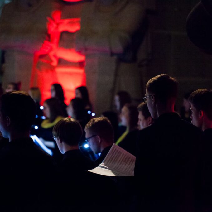 Kammerchor Der Stadt Leipzig Und Rudolf-Hildebrand-Schule Markkleeberg Mit Musik Von Vivaldi Im Festlich Erleuchteten Völkerschlachtdenkmal