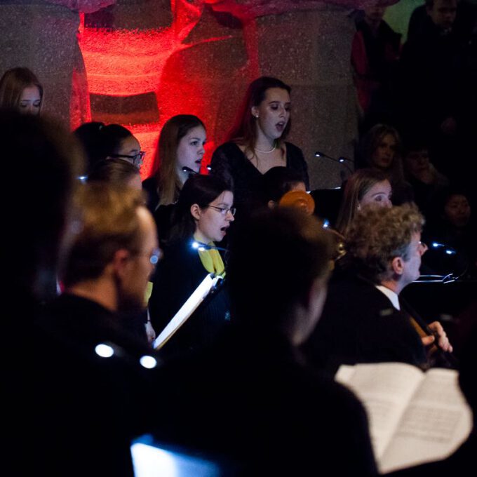 Kammerchor der Stadt Leipzig und Rudolf-Hildebrand-Schule Markkleeberg mit Musik von Vivaldi im festlich erleuchteten Völkerschlachtdenkmal