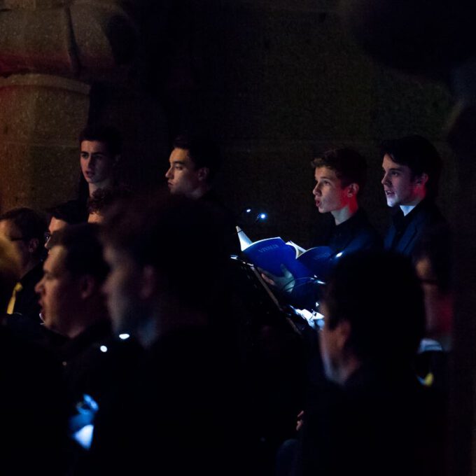 Kammerchor Der Stadt Leipzig Und Rudolf-Hildebrand-Schule Markkleeberg Mit Musik Von Vivaldi Im Festlich Erleuchteten Völkerschlachtdenkmal