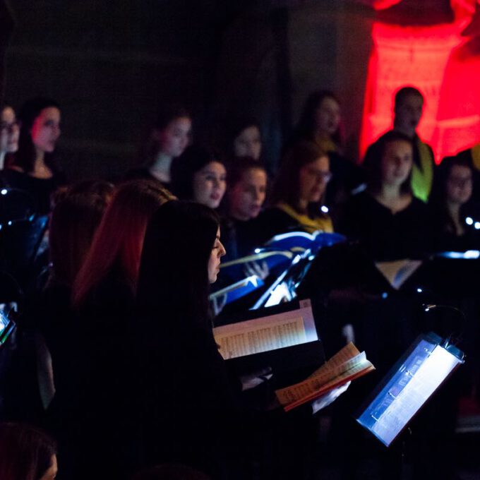 Kammerchor der Stadt Leipzig und Rudolf-Hildebrand-Schule Markkleeberg mit Musik von Vivaldi im festlich erleuchteten Völkerschlachtdenkmal