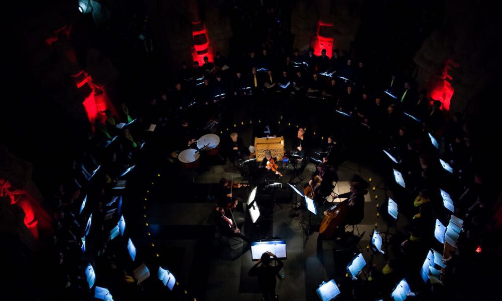 Kammerchor Der Stadt Leipzig Und Rudolf-Hildebrand-Schule Markkleeberg Mit Musik Von Vivaldi Im Festlich Erleuchteten Völkerschlachtdenkmal