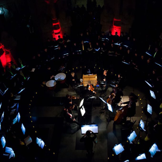 Kammerchor Der Stadt Leipzig Und Rudolf-Hildebrand-Schule Markkleeberg Mit Musik Von Vivaldi Im Festlich Erleuchteten Völkerschlachtdenkmal