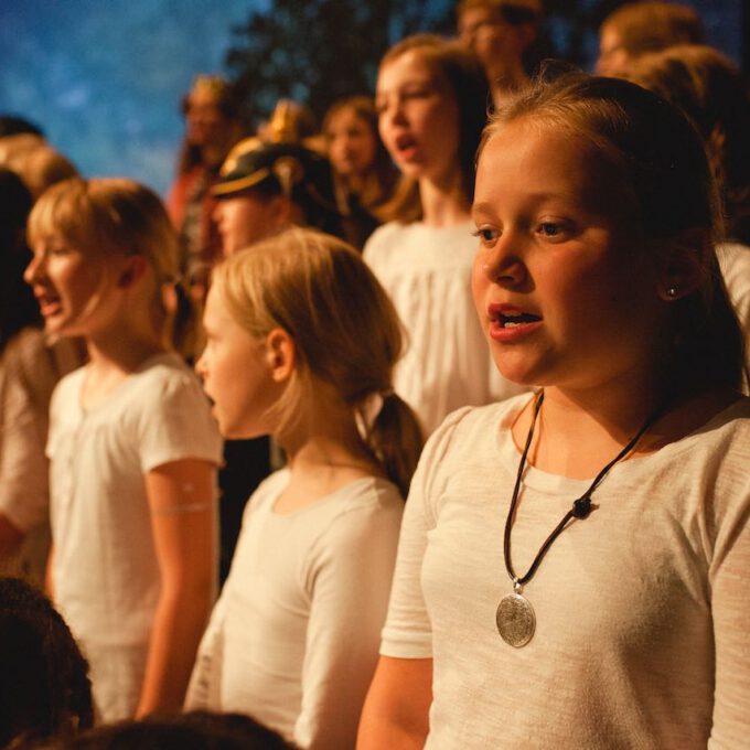 Mitglieder des Kinderchores in der Kinderoper "Der kleine Prinz"