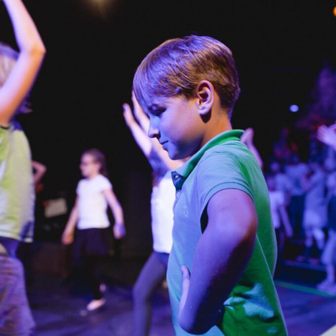 Mitglieder des Kinderchores in der Kinderoper "Der kleine Prinz"