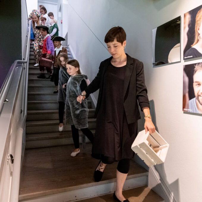 Die Spatzenchöre kurz vor Vorstellungsbeginn im Theater der Jungen Welt