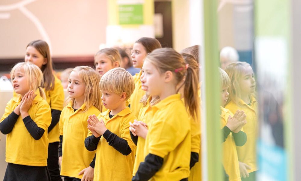 Die Mitglieder der Spatzenchöre der Stadt Leipzig sind mit einem Konzert zu Gast in der Kinderklinik der Universität.