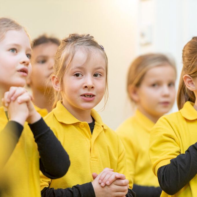 Die Mitglieder der Spatzenchöre der Stadt Leipzig sind mit einem Konzert zu Gast in der Kinderklinik der Universität.