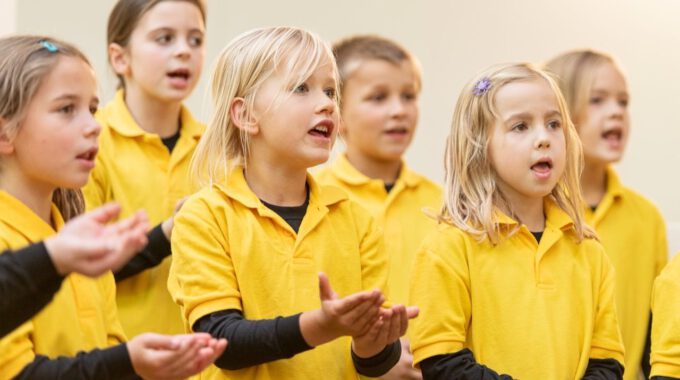 Die Mitglieder Der Spatzenchöre Der Stadt Leipzig Sind Mit Einem Konzert Zu Gast In Der Kinderklinik Der Universität.