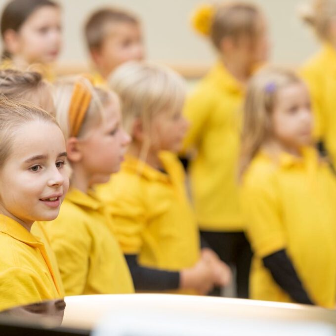Die Mitglieder der Spatzenchöre der Stadt Leipzig sind mit einem Konzert zu Gast in der Kinderklinik der Universität.
