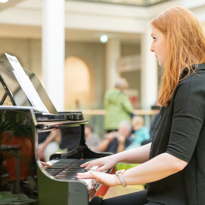 Die Mitglieder der Spatzenchöre der Stadt Leipzig sind mit einem Konzert zu Gast in der Kinderklinik der Universität.