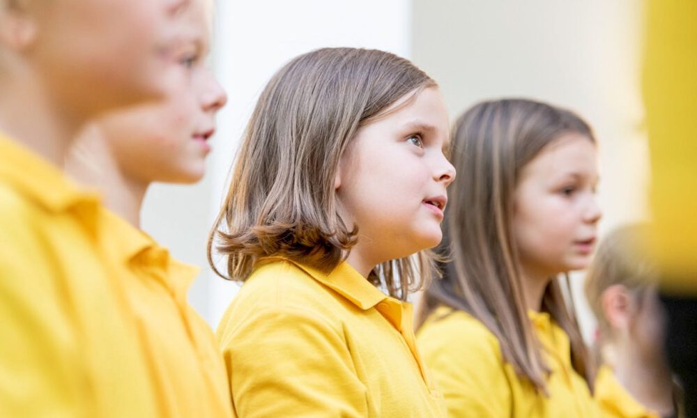 Die Mitglieder der Spatzenchöre der Stadt Leipzig sind mit einem Konzert zu Gast in der Kinderklinik der Universität.