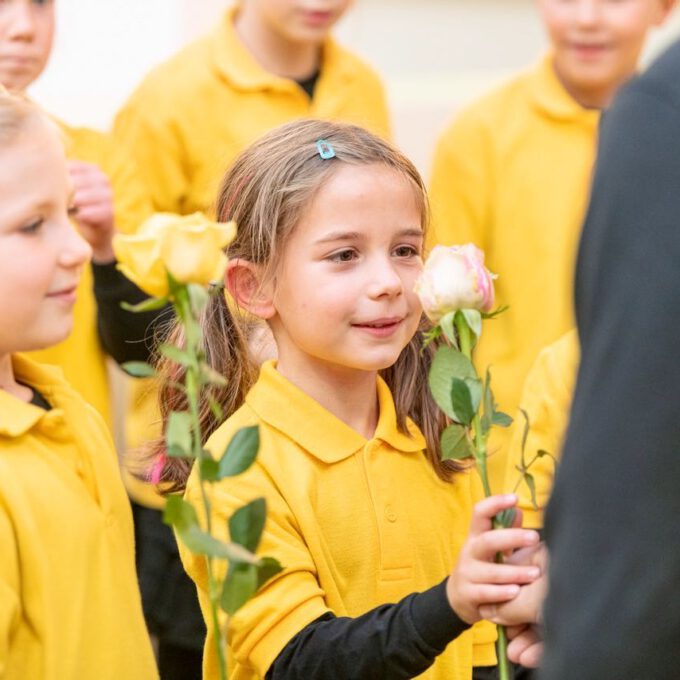 Die Mitglieder der Spatzenchöre der Stadt Leipzig sind mit einem Konzert zu Gast in der Kinderklinik der Universität.