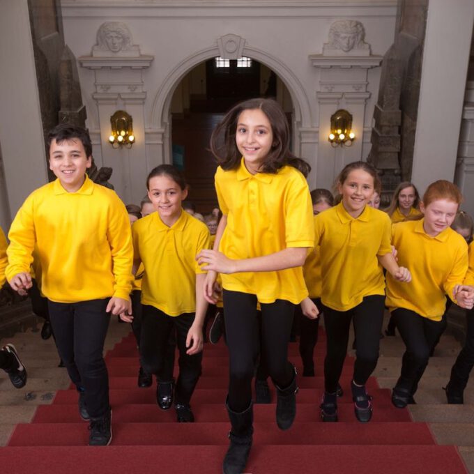 Mitglieder des Kinderchores Schola Cantorum im Neuen Rathaus Leipzig