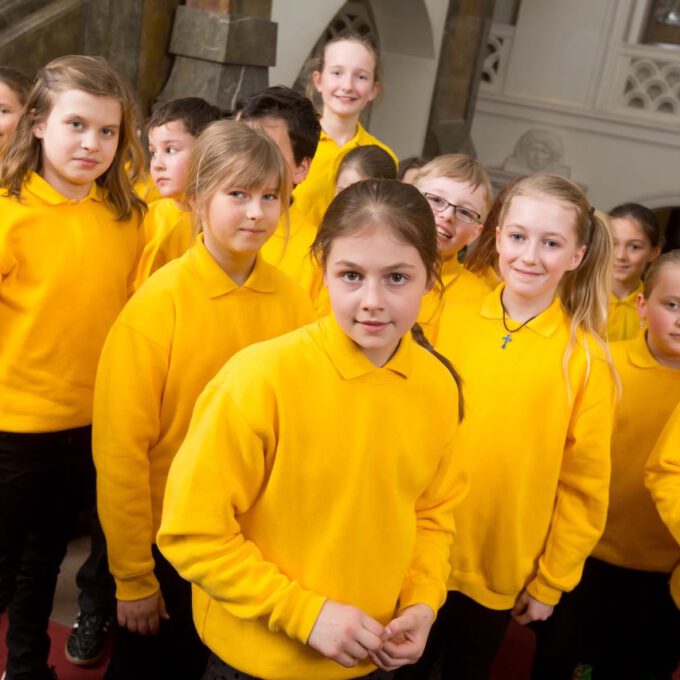 Mitglieder des Kinderchores Schola Cantorum im Neuen Rathaus Leipzig