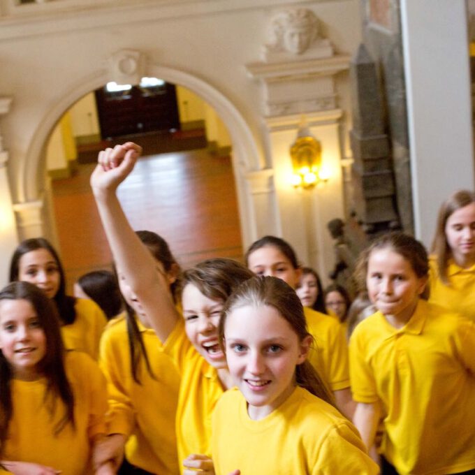 Mitglieder des Kinderchores Schola Cantorum im Neuen Rathaus Leipzig