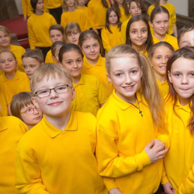 Mitglieder des Kinderchores Schola Cantorum im Neuen Rathaus Leipzig