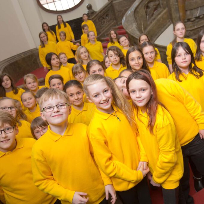 Mitglieder des Kinderchores Schola Cantorum im Neuen Rathaus Leipzig