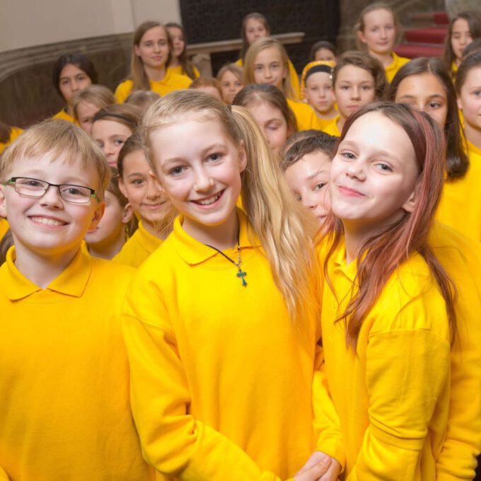Mitglieder des Kinderchores Schola Cantorum im Neuen Rathaus Leipzig