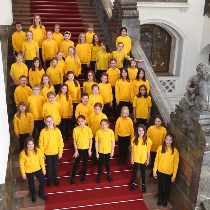 Mitglieder des Kinderchores Schola Cantorum im Neuen Rathaus Leipzig