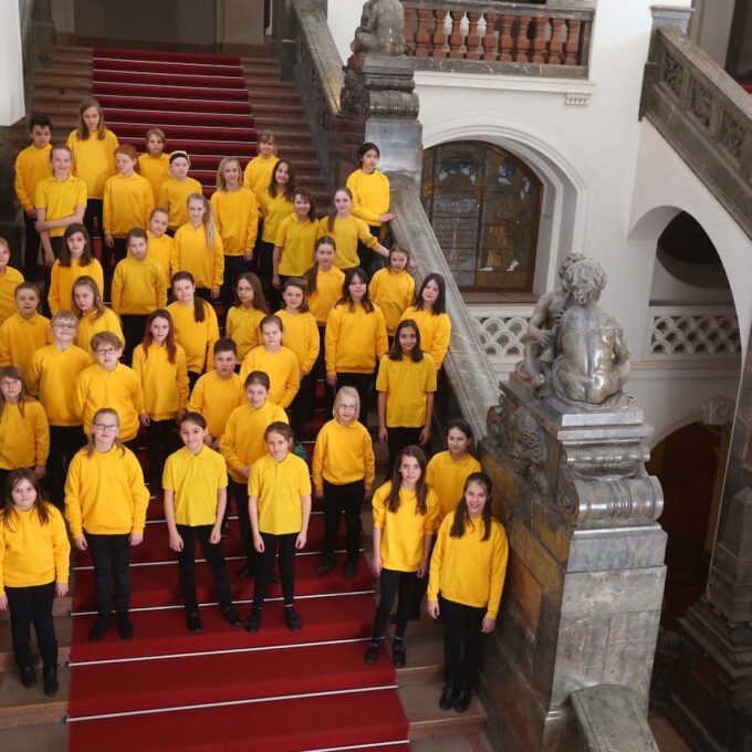 Mitglieder des Kinderchores Schola Cantorum im Neuen Rathaus Leipzig