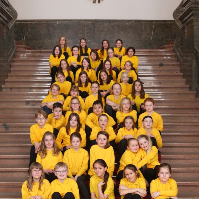 Mitglieder des Kinderchores Schola Cantorum im Neuen Rathaus Leipzig