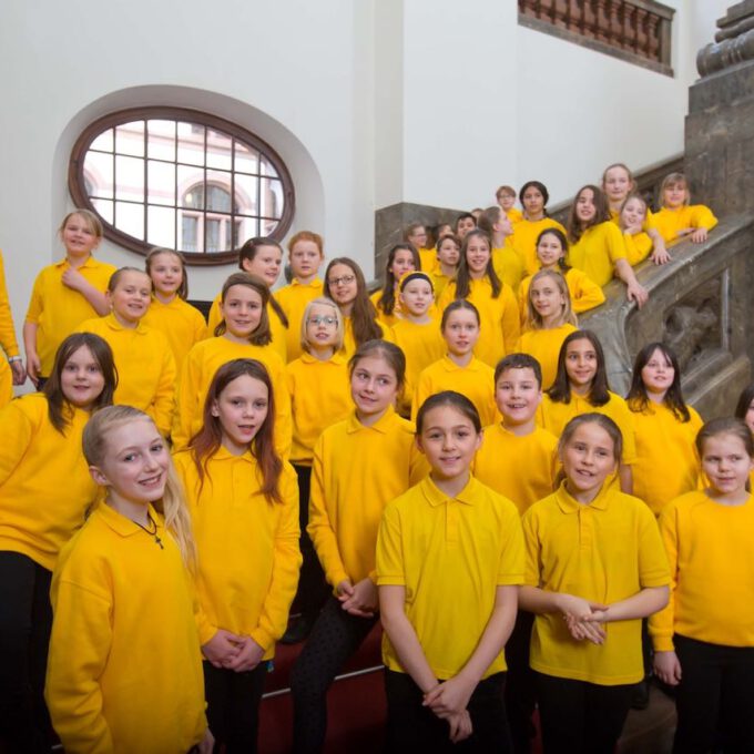 Mitglieder des Kinderchores Schola Cantorum im Neuen Rathaus Leipzig