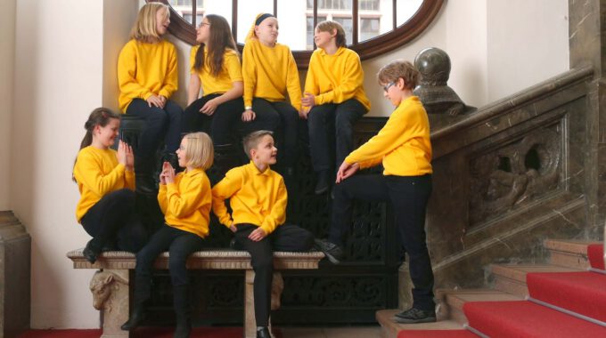 Mitglieder des Kinderchores Schola Cantorum im Neuen Rathaus Leipzig