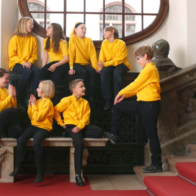 Mitglieder des Kinderchores Schola Cantorum im Neuen Rathaus Leipzig