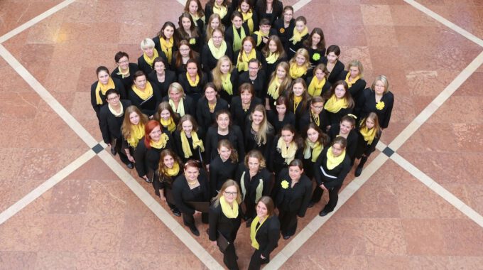 Mitglieder des Mädchen- und Frauenchores der Schola Cantorum in Neuen Rathaus Leipzig