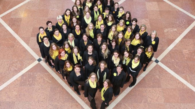 Mitglieder Des Mädchen- Und Frauenchores Der Schola Cantorum In Neuen Rathaus Leipzig