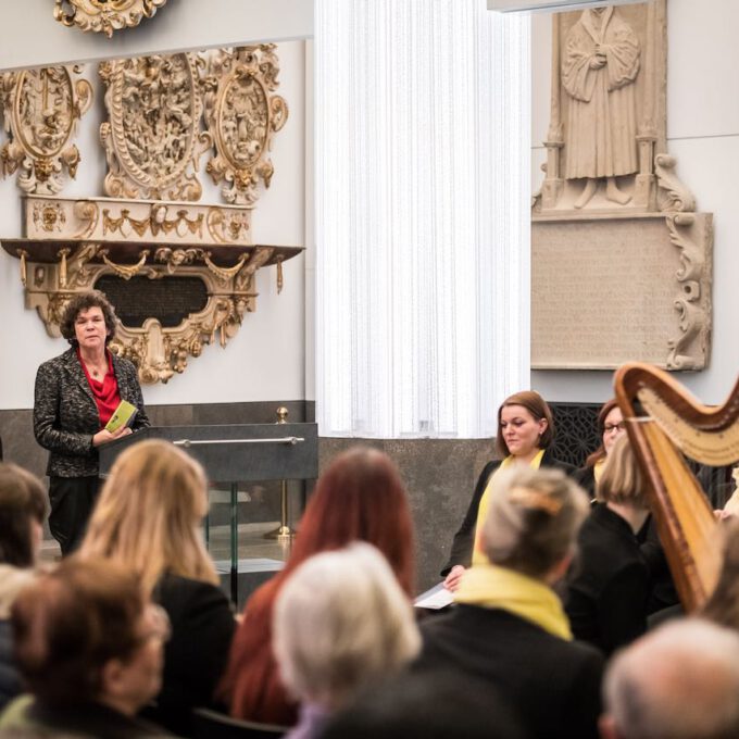 Rektorin Beate Schücking während einer Vesper in der Leipziger Universitätskirche St. Pauli