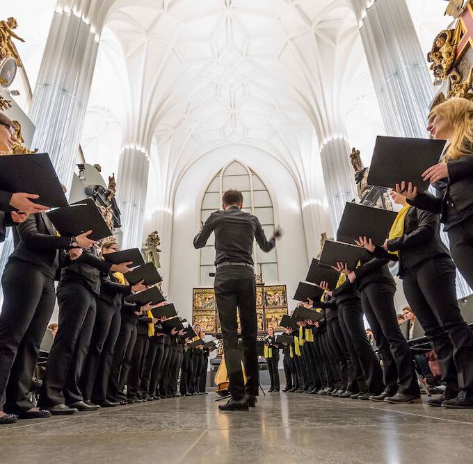 Mitglieder Des Mädchen- Und Frauenchores Während Einer Vesper In Der Leipziger Universitätskirche St. Pauli