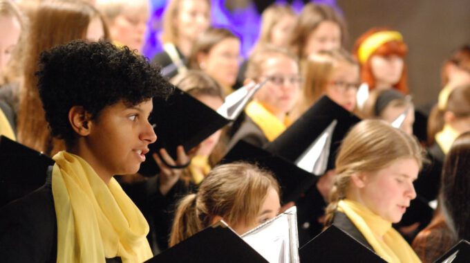 Mitglieder aus Mädchen- und Frauenchor in der Peterskirche Leipzig