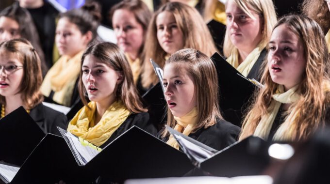 Weihnachtsliedersingen Des Mädchen- Und Frauenchores In Der Leipziger Peterskirche