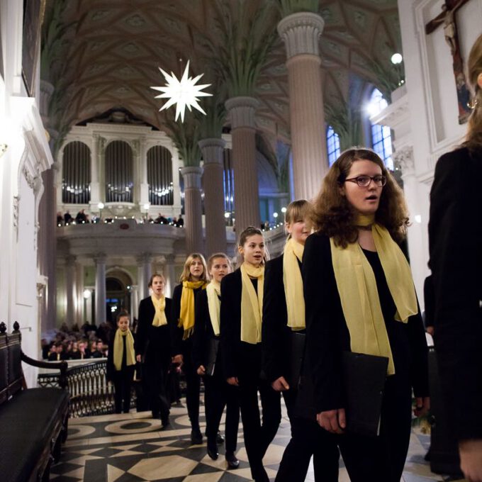 Weihnachtsmusik Des Diakonischen Werkes Mit Mädchen-, Frauen- Und Kammerchor Der Schola Cantorum Leipzig