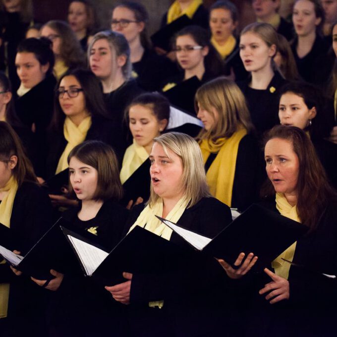 Weihnachtsmusik Des Diakonischen Werkes Mit Mädchen-, Frauen- Und Kammerchor Der Schola Cantorum Leipzig