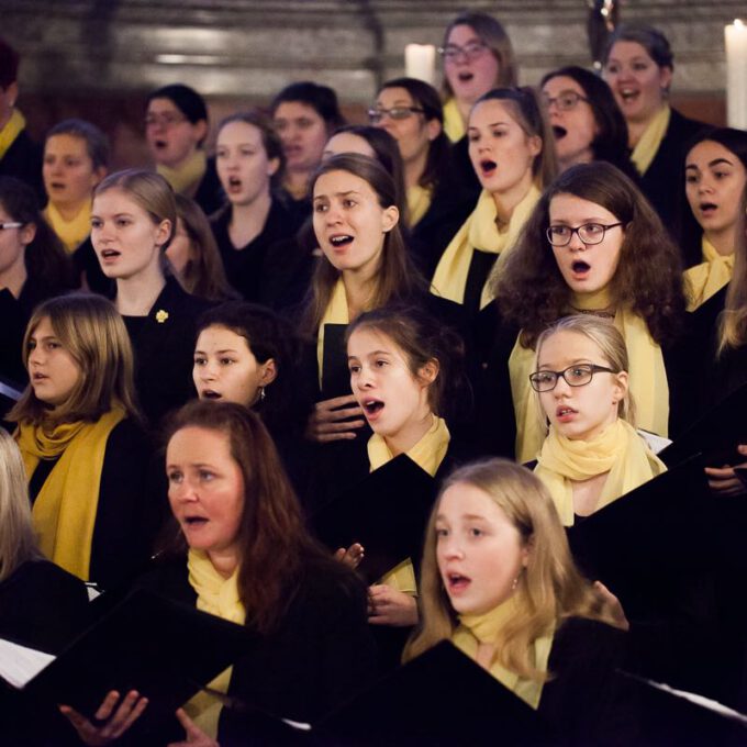 Weihnachtsmusik Des Diakonischen Werkes Mit Mädchen-, Frauen- Und Kammerchor Der Schola Cantorum Leipzig