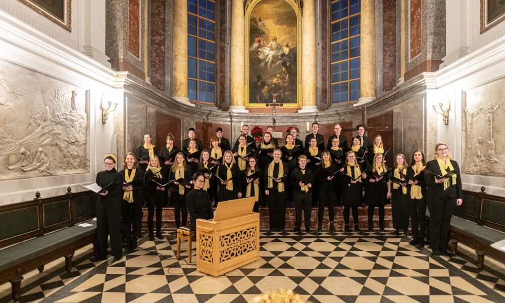 Weihnachtsmusik Des Diakonischen Werkes In Der Weihnachtlich Geschmückten Leipziger Nikolaikirche