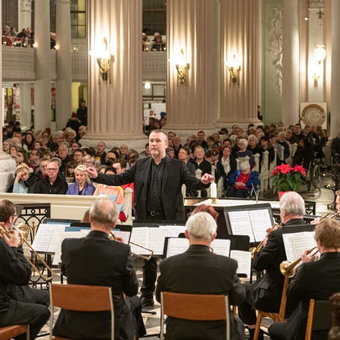 Weihnachtsmusik Des Diakonischen Werkes In Der Weihnachtlich Geschmückten Leipziger Nikolaikirche