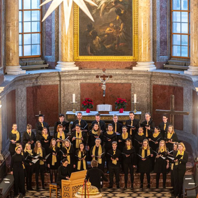 Weihnachtsmusik Des Diakonischen Werkes In Der Weihnachtlich Geschmückten Leipziger Nikolaikirche