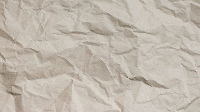 geknittertes Packpapier
