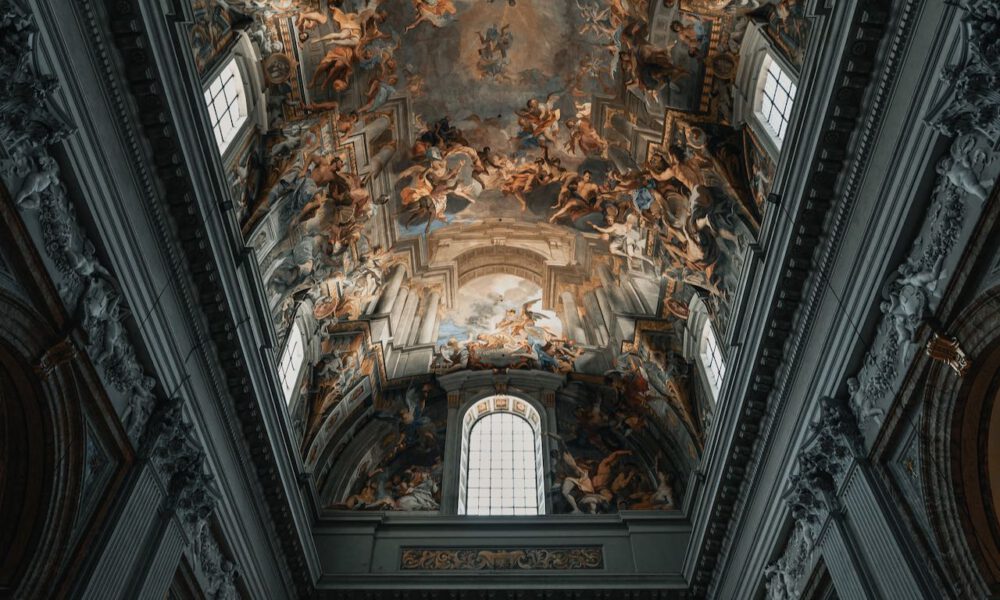 Farbenprächtiges Deckengemälde in der Kirche St. Ignatius von Loyola (Rom)