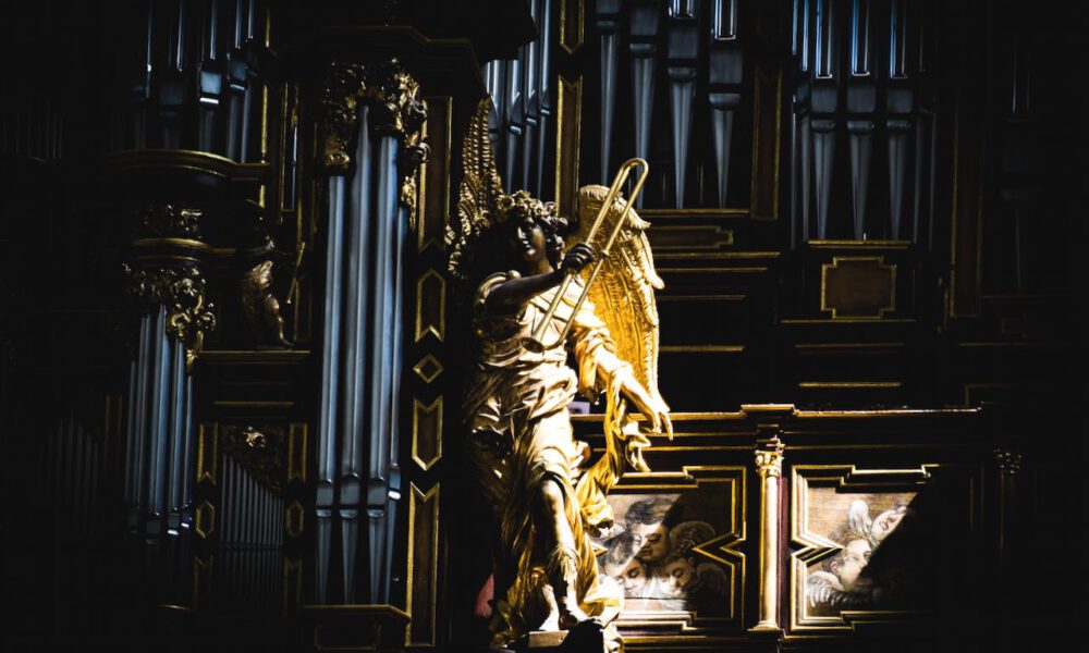 Engel im Sonnenlicht - Detail der Domorgel in Fulda