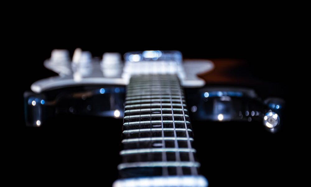 Hals und Korpus einer E-Gitarre
