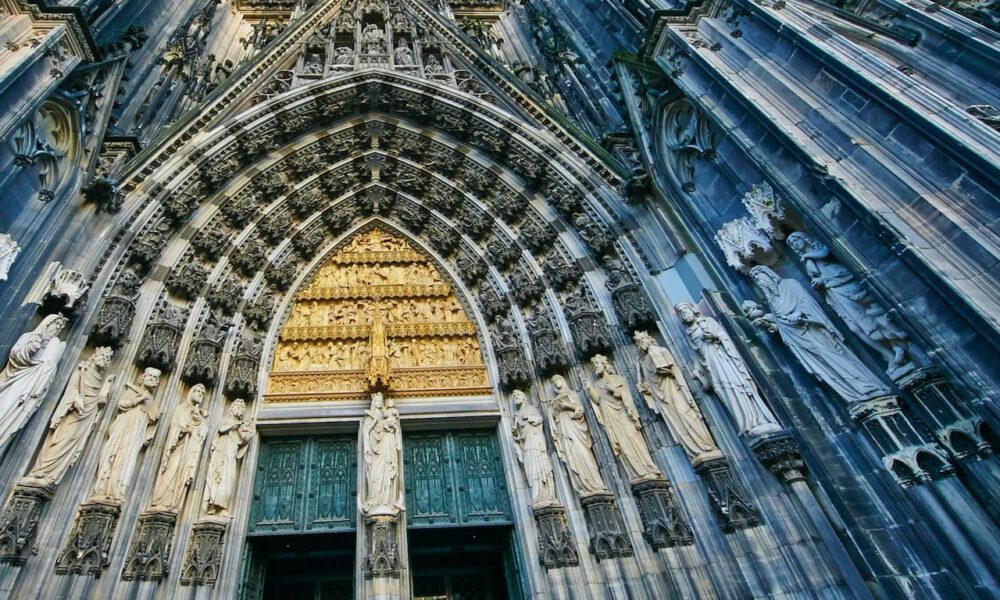 Steinmetzarbeiten Am Eingangsportal Des Kölner Doms