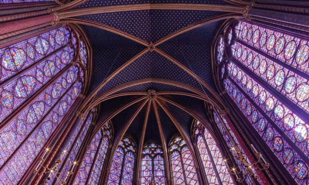 Der Lichtdurchflutete Chorraum Der Sainte-Chapelle Paris