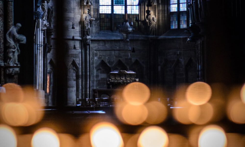 Kerzen Brennen Im Wiener Stephansdom