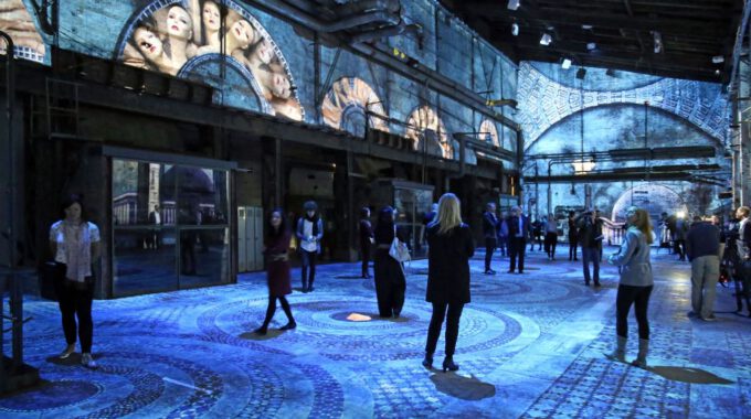 Lichtinstallation im Kunstkraftwerk Leipzig