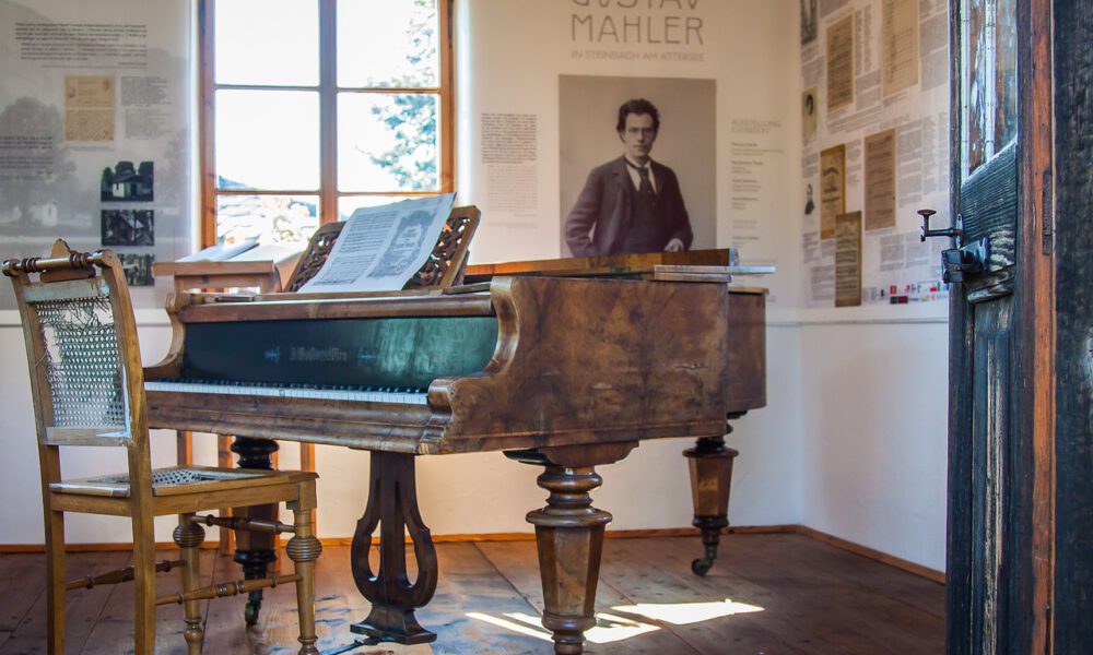 Mahlers Komponierhäuschen mit historischem Flügel