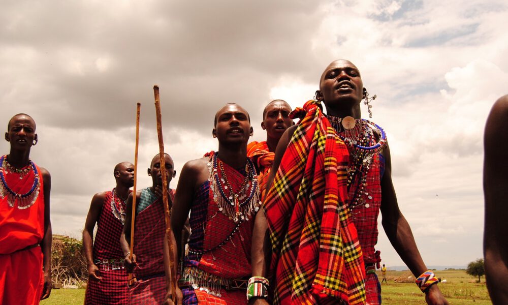 Masai-Krieger in volkstümlicher Tracht